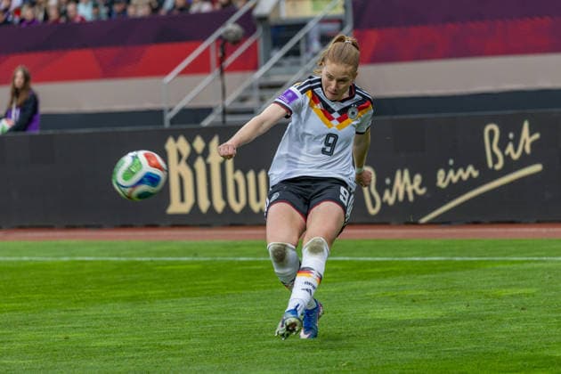 Deutschland: Fußball WM-Qualifikation Europa Frauen 2026, 3. Spieltag - Deutschland vs Österreich - Max-Morlock-Stadion (Nürnberg) : Nüsken Sjoeke (Deutsche Frauen Nationalmannschaft, 9) Copyright: xMichellexLukax