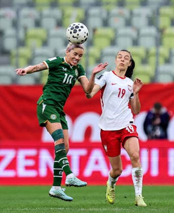 2027 FIFA Women s World Cup European Qualifiers, Polsat Plus Arena, Gdansk, Poland 14 4 2026 Poland vs Republic of Ireland WNT Ireland s Denise O Sullivan in action with Poland™s Natalia Padilla Denise O Sullivan in action with Natalia Padilla 14 4 2026  Copyright: x INPHO RyanxByrnex RB1_4193
