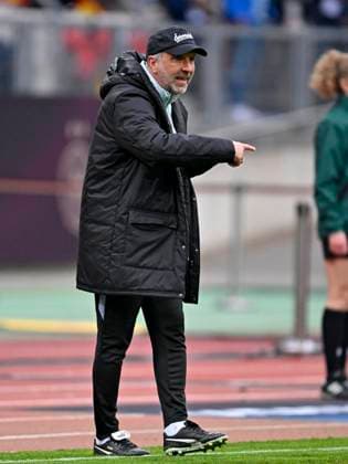 14.04.2026, WM-Qualifikation Europa, Frauen 2026, 3.Spieltag, Deutschland - Österreich, im Max-Morlock-Stadion Nürnberg, Trainer AlexanderÊSchriebl (Österreich) gestikuliert
