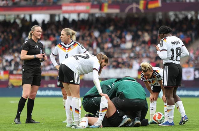 Giulia Gwinn Verletzung , , WM Frauen Qualifikation , Deutschland-Österreich , Fußball , Frauen , in den Max Morlock Stadion, in Nürnberg , Bayern , Deutschland. April 14 , 2026 . Photo by: Davide Elias IPA Photo Pressefoto DENL Copyright: xDavidexEliasx