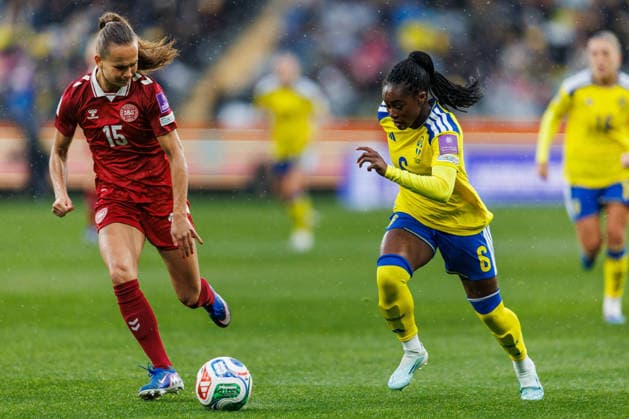 260414 Frederikke Thogersen of Denmark and Monica Jusu Bah of Sweden during the FIFA Women s World Cup Qualifier football match between Sweden and Denmark on April 14, 2026 in Gothenburg. Photo: Michael Erichsen BILDBYRAN COP 89 CS0928 fotboll football soccer fotball vm-kval kval fifa womens world cup qualifier qualifier sverige sweden danmark denmark dam bbeng women kvinner Copyright: MICHAELxERICHSEN BB260414MI010