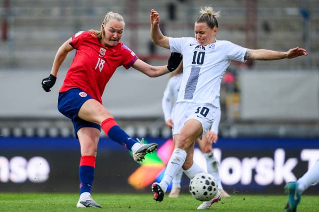 260414 Frida Maanum of Norway and Dominika Conc of Slovenia during the FIFA Women s World Cup Qualifier football match between Norway and Slovenia on April 14, 2026 in Lillestrom. Photo: Marius Simensen BILDBYRAN COP 238 VG0919 bbeng fotball soccer football fotboll FIFA World Cup, WM, Weltmeisterschaft, Fussball qualifiers vm-kvalifisering kvinner vm kvalik landskamp dam norge norway slovenien slovenia Copyright: MARIUSxSIMENSEN BB260414BB514