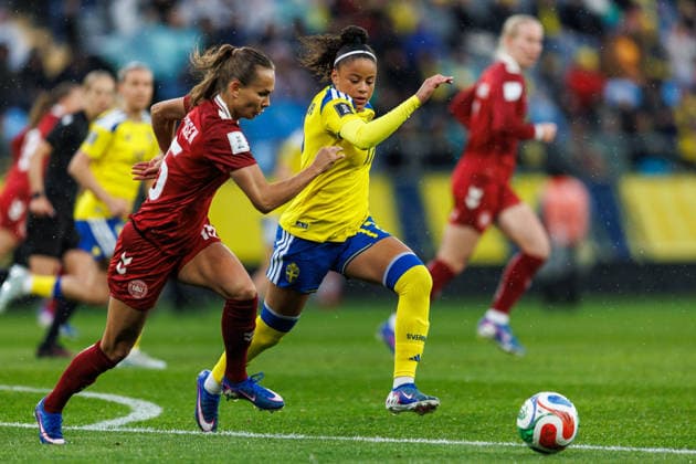 260414 Frederikke Thogersen of Denmark and Felicia Schröder of Sweden during the FIFA Women s World Cup Qualifier football match between Sweden and Denmark on April 14, 2026 in Gothenburg. Photo: Michael Erichsen BILDBYRAN COP 89 CS0928 fotboll football soccer fotball vm-kval kval fifa womens world cup qualifier qualifier sverige sweden danmark denmark dam bbeng women kvinner Copyright: MICHAELxERICHSEN BB260414MI017