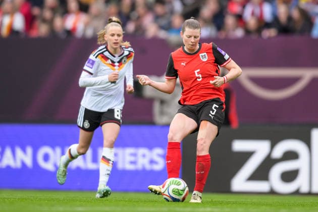 Frauen Fußball, Qualifikation zur FIFA Frauen-Weltmeisterschaft, , Deutschland - Österreich. Im Bild Claudia WENGER (Österreich, 5). Nürnberg Max-Morlock-Stadion Bayern Deutschland Copyright: Passion2Press MarkusxFischerx