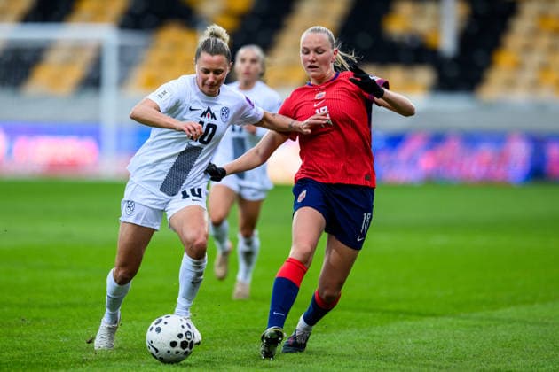 260414 Dominika Conc of Slovenia and Frida Maanum of Norway during the FIFA Women s World Cup Qualifier football match between Norway and Slovenia on April 14, 2026 in Lillestrom. Photo: Vegard Grott BILDBYRAN kod VG VG0919 bbeng fotball soccer football fotboll FIFA World Cup, WM, Weltmeisterschaft, Fussball qualifiers vm-kvalifisering kvinner vm kvalik landskamp dam norge norway slovenien slovenia Copyright: VEGARDxGRoTT BB260414VG026