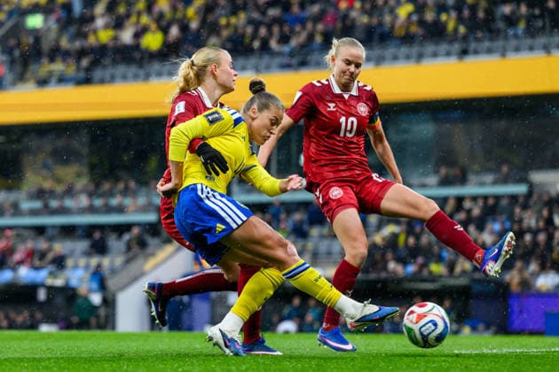 260414 Olivia Holdt and Pernille Harder of Denmark against Filippa Angeldahl of Sweden during the FIFA Women s World Cup Qualifier football match between Sweden and Denmark on April 14, 2026 in Gothenburg. Photo: Mathias Bergeld BILDBYRAN kod MB CS0928 fotboll football soccer fotball vm-kval kval fifa womens world cup qualifier qualifier sverige sweden danmark denmark dam bbeng women kvinner Copyright: MATHIASxBERGELD BB260414MB024