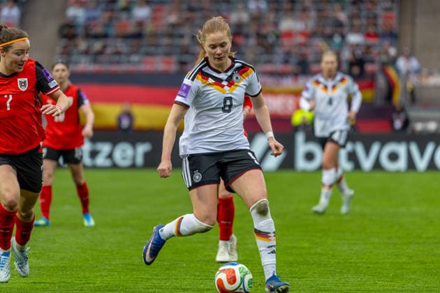 Deutschland: Fußball WM-Qualifikation Europa Frauen 2026, 3. Spieltag - Deutschland vs Österreich - Max-Morlock-Stadion (Nürnberg) : Endemann Vivien (Deutsche Frauen Nationalmannschaft, 8) Copyright: xMichellexLukax