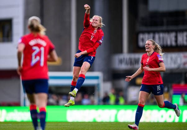 260414 Julie Blakstad of Norway celebrates after scoring 2-0 during the FIFA Women s World Cup Qualifier football match between Norway and Slovenia on April 14, 2026 in Lillestrom. Photo: Marius Simensen BILDBYRAN COP 238 VG0919 bbeng fotball soccer football fotboll FIFA World Cup, WM, Weltmeisterschaft, Fussball qualifiers vm-kvalifisering kvinner vm kvalik landskamp dam norge norway slovenien slovenia jubel Copyright: MARIUSxSIMENSEN BB260414BB536