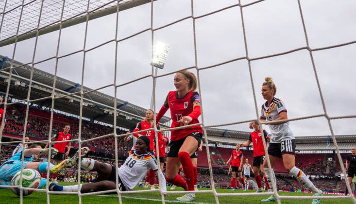 14.04.2026, WM-Qualifikation Europa, Frauen 2026, 3.Spieltag, Deutschland - Österreich, im Max-Morlock-Stadion Nürnberg, Nicole Anyomi (Deutschland) trifft zum 1:0 gegen Torhüterin Mariella El Sherif (Österreich)