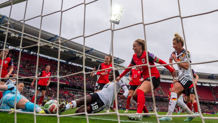 14.04.2026, WM-Qualifikation Europa, Frauen 2026, 3.Spieltag, Deutschland - Österreich, im Max-Morlock-Stadion Nürnberg, Nicole Anyomi (Deutschland) trifft zum 1:0 gegen Torhüterin Mariella El Sherif (Österreich)