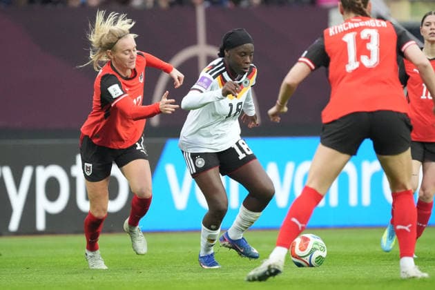 Nicole Anyomi (Deutschland) setzt sich durch - Nürnberg 14.04.2026: Deutschland vs. Österreich, Max-Morlock-Stadion, Womens WM Qualifikation