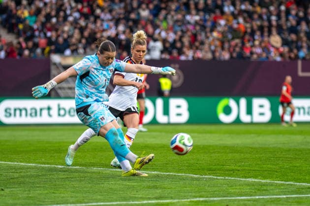 Mariella El Sherif (1 Österreich) in Aktion beim Länderspiel zwischen Deutschland - Österreich am 14.04.2026 in Nürnberg. Nürnberg Max-Morlock-Stadion Bayern Deutschland