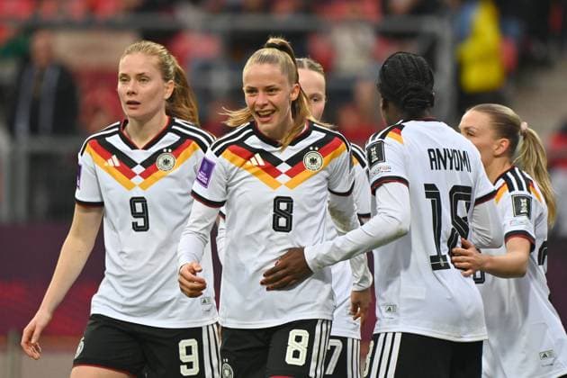 Torjubel um Vivien ENDEMANN (GER) nach Tor um 2-0, Jubel,Freude,Begeisterung,Aktion. li:Franziska KETT (GER), Carlotta WAMSER (GER),re: Nicole ANYOMI (GER). Fussball WM Qualifikation Frauen Deutschland - Oesterreich am 14.04.2026 Max-Morlock-Stadion Nuernberg. Â