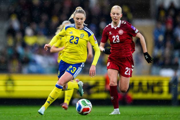 260414 Rebecka Blomqvist of Sweden and Sofie Svava of Denmark during the FIFA Women s World Cup Qualifier football match between Sweden and Denmark on April 14, 2026 in Gothenburg. Photo: Mathias Bergeld BILDBYRAN kod MB CS0928 fotboll football soccer fotball vm-kval kval fifa womens world cup qualifier qualifier sverige sweden danmark denmark dam bbeng women kvinner Copyright: MATHIASxBERGELD BB260414MB029