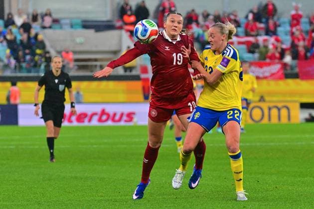 Gamla Ullevi GOTHENBURG, SWEDEN - APRIL 14: Cecilie Floe of Denmark and Elma Junttila Nelhage of Sweden in a battle for the ball during the World Cup 2027 qualifier match between Sweden and Denmark at Gamla Ullevi on April 14, 2026 in Gothenburg, Sweden. (Peter Sonander SPP) Copyright: xx spp-en-PeSo-20260414_SPP_PeterSonander_5628