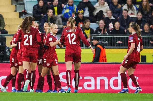 GÖTEBORG, SVERIGE 20260414 Danmarks Pernille Harder 10 jublar med sina lagkamrater efter att hon kvitterat, 1-1, under tisdagens fotbollsmatch i VM-kvalet mellan Sverige och Danmark pa Gamla Ullevi i Göteborg. GÖTEBORG SVERIGE x9200x Copyright: xAdamxIhse TTx VM-KVAL SVERIGE-DANMARK