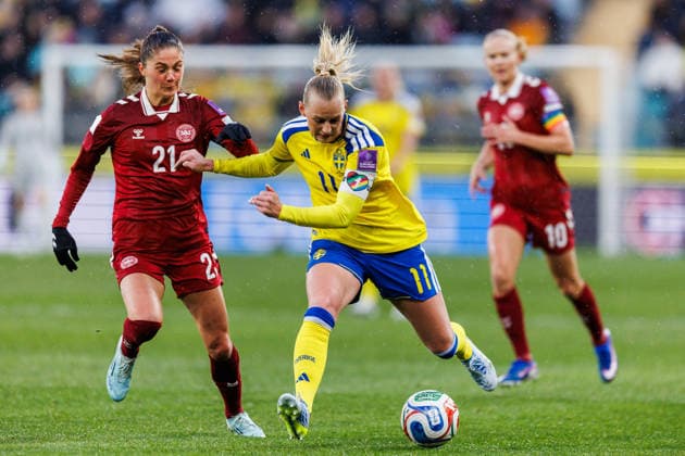 260414 Mille Gejl Jensen of Denmark and Stina Blackstenius of Sweden during the FIFA Women s World Cup Qualifier football match between Sweden and Denmark on April 14, 2026 in Gothenburg. Photo: Michael Erichsen BILDBYRAN COP 89 CS0928 fotboll football soccer fotball vm-kval kval fifa womens world cup qualifier qualifier sverige sweden danmark denmark dam bbeng women kvinner Copyright: MICHAELxERICHSEN BB260414MI026