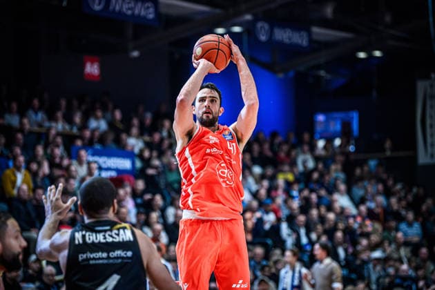 easycredit BBL Basketball Bundesliga 2025 2026 Nachholspiel 23. Spieltag 14.04.2026 Science City Jena vs Basketball Löwen Braunschweig Alexander Herrera (Jena) beim Wurf Sparkassen Arena