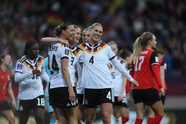 GER, Nürnberg, Deutschland vs Österreich, Länderspiel, Fussball, FIFA, Spielzeit 2026 2027, WM-Qualifikation, Max-Morlock-Stadion, 3. Spieltag im Bild: Sjoeke Nüsken (Deutschland Frauen 9), Tor, Jubel und Freude, Emotionen, 3:0, Larissa Mühlhaus (Deutschland Frauen 15), Rebecca Knaak (Deutschland Frauen 4) DFB DFL REGULATIONS PROHIBIT ANY USE OF PHOTOGRAPHS AS IMAGE SEQUENCES AND OR QUASI-VIDEO, 14.04.2026 Copyright: HMBxMedia HendrikxHamelau