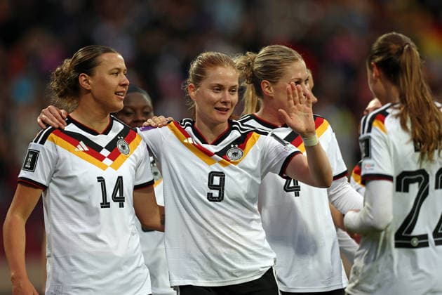 14.04.2026, xovx, Fußball Frauen WM-Qualifikation, Deutschland - Österreich Jubel nach dem Tor zum 3:0 durch Sjoeke Nüsken (Deutschland, 2.v.l.) Nürnberg Max-Morlock-Stadion Bayern Deutschland (DE)