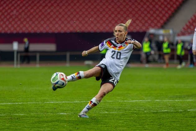 Deutschland: Fußball WM-Qualifikation Europa Frauen 2026, 3. Spieltag - Deutschland vs Österreich - Max-Morlock-Stadion (Nürnberg) : Senß Elisa (Deutsche Frauen Nationalmannschaft, 20) Copyright: xMichellexLukax