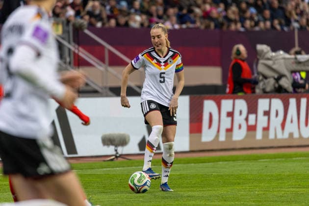 Deutschland: Fußball WM-Qualifikation Europa Frauen 2026, 3. Spieltag - Deutschland vs Österreich - Max-Morlock-Stadion (Nürnberg) : Minge Janina (Deutsche Frauen Nationalmannschaft, 5) Copyright: xMichellexLukax
