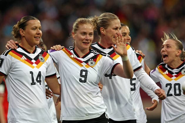 14.04.2026, xovx, Fußball Frauen WM-Qualifikation, Deutschland - Österreich Jubel nach dem Tor zum 3:0 durch Sjoeke Nüsken (Deutschland, 2.v.l.) Nürnberg Max-Morlock-Stadion Bayern Deutschland (DE)