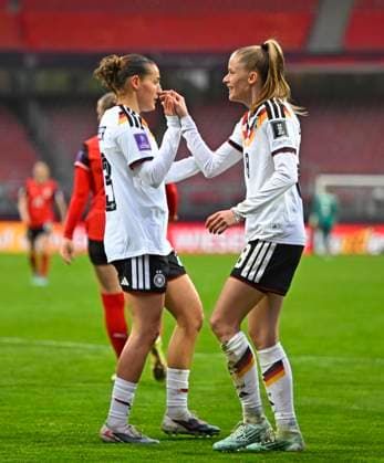 14.04.2026, WM-Qualifikation Europa, Frauen 2026, 3.Spieltag, Deutschland - Österreich, im Max-Morlock-Stadion Nürnberg, jubeln um Vivien Endmann (Deutschland)