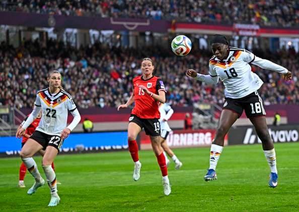 14.04.2026, WM-Qualifikation Europa, Frauen 2026, 3.Spieltag, Deutschland - Österreich, im Max-Morlock-Stadion Nürnberg, v.l. Jule Brand (Deutschland), Verena Hanshaw (Österreich) und Nicole Anyomi (Deutschland)
