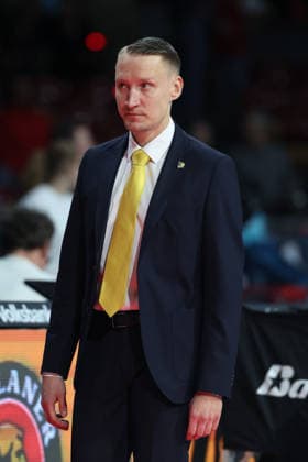 Mikko Riipinen (MHP Riesen Ludwigsburg, Chef-Trainer), GER, FC Bayern Basketball vs. MHP Riesen Ludwigsburg, Basketball, easycredit Basketball Bundesliga, 13. Spieltag, Saison 2025 2026, 14.04.2026, GER, FC Bayern Basketball vs. MHP Riesen Ludwigsburg, Basketball, easycredit Basketball Bundesliga, 13. Spieltag, Saison 2025 2026, 14.04.2026 Muenchen Copyright: xEibner-Pressefoto JennixMaulx EP_JML