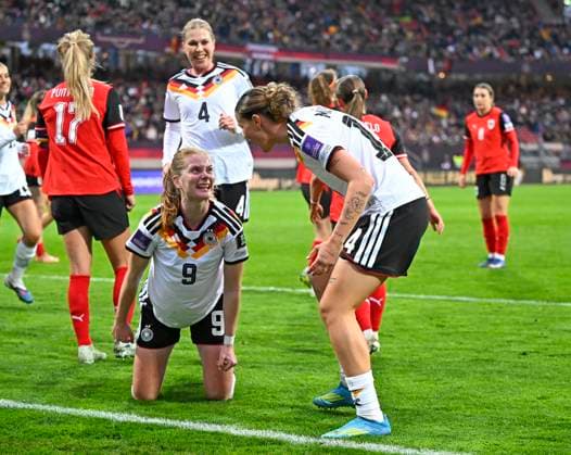 14.04.2026, WM-Qualifikation Europa, Frauen 2026, 3.Spieltag, Deutschland - Österreich, im Max-Morlock-Stadion Nürnberg, v.l. Sjoeke Nüsken (Deutschland), Rebecca Knaak (Deutschland) und Larissa Mühlhaus (Deutschland) jubeln
