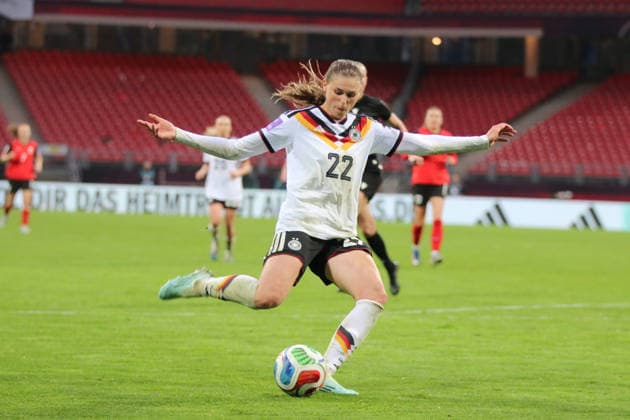 14.04.2026 Fußball Frauen 2025 2026 WM-Qualifikation Europa 3. Spieltag Deutschland - Österreich Max-Morlock-Stadion Nürnberg Jule Brand (Deutschland, 22, weiß) erzielt das 4:0. Nürnberg Bayern Deutschland