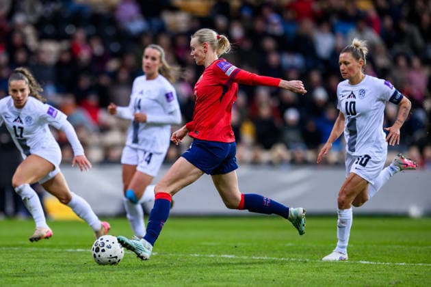 260414 Karina Saevik of Norway scores 4-0 during the FIFA Women s World Cup Qualifier football match between Norway and Slovenia on April 14, 2026 in Lillestrom. Photo: Vegard Grott BILDBYRAN kod VG VG0919 bbeng fotball soccer football fotboll FIFA World Cup, WM, Weltmeisterschaft, Fussball qualifiers vm-kvalifisering kvinner vm kvalik landskamp dam norge norway slovenien slovenia Copyright: VEGARDxGRoTT BB260414VG036