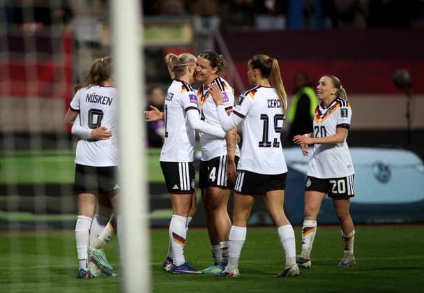 Deutschland - Österreich, Fussball, Frauen, Saison 2025 2026, Länderspiel, WM-Qualifikation, Max-Morlock-Stadion, Nürnberg 5:0 durch Lea Schüller Schueller (Deutschland) Tor, Jubel, Jubeltraube