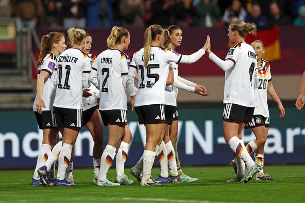 14.04.2026, xovx, Fußball Frauen WM-Qualifikation, Deutschland - Österreich Jubel nach dem Tor zum 5:1 durch Lea Schüller (Deutschland, 2.v.l.) Nürnberg Max-Morlock-Stadion Bayern Deutschland (DE)