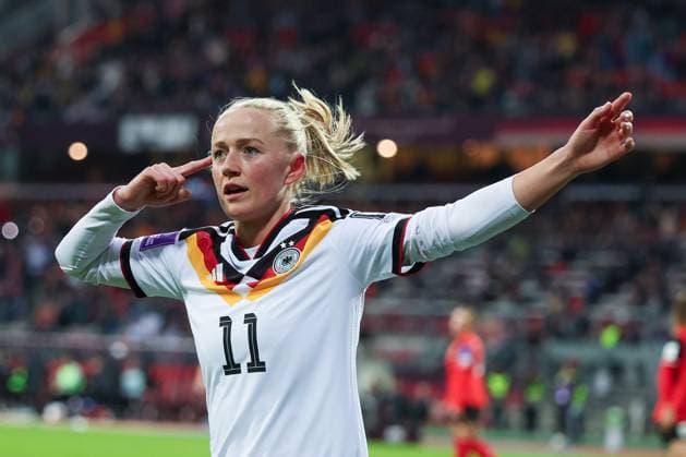 Lea Schueller 11 (Deutschland) jubelt nach ihrem Treffer zum 5:1, Emotion, Freude, Deutschland vs. Oesterreich, DFB, Fussball, Frauen, Qualifikation zur Frauen-WM, Gruppenphase, Gruppe D, Spieltag 3 von 6, Saison 2025 26, 14.04.2026 Nuernberg Bayern Deutschland