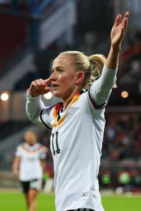 Lea Schueller 11 (Deutschland) jubelt nach ihrem Treffer zum 5:1, Emotion, Freude, Deutschland vs. Oesterreich, DFB, Fussball, Frauen, Qualifikation zur Frauen-WM, Gruppenphase, Gruppe D, Spieltag 3 von 6, Saison 2025 26, 14.04.2026 Nuernberg Bayern Deutschland