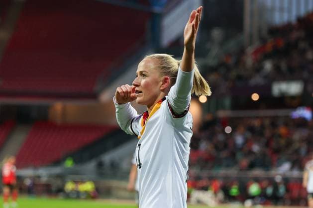 Lea Schueller 11 (Deutschland) jubelt nach ihrem Treffer zum 5:1, Emotion, Freude, Deutschland vs. Oesterreich, DFB, Fussball, Frauen, Qualifikation zur Frauen-WM, Gruppenphase, Gruppe D, Spieltag 3 von 6, Saison 2025 26, 14.04.2026 Nuernberg Bayern Deutschland
