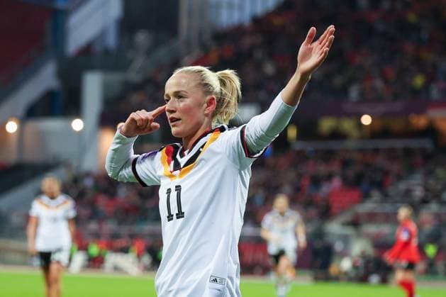 Lea Schueller 11 (Deutschland) jubelt nach ihrem Treffer zum 5:1, Emotion, Freude, Deutschland vs. Oesterreich, DFB, Fussball, Frauen, Qualifikation zur Frauen-WM, Gruppenphase, Gruppe D, Spieltag 3 von 6, Saison 2025 26, 14.04.2026 Nuernberg Bayern Deutschland