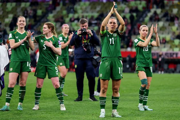 2027 FIFA Women s World Cup European Qualifiers, Polsat Plus Arena, Gdansk, Poland 14 4 2026 Poland vs Republic of Ireland WNT Ireland s Katie McCabe applauds the travelling fans Katie McCabe applauds the travelling fans 14 4 2026  Copyright: x INPHO RyanxByrnex RB2_0812