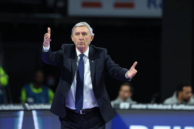 Svetislav Pesic (FC Bayern Basketball, Chef-Trainer) gestikuliert, GER, FC Bayern Basketball vs. MHP Riesen Ludwigsburg, Basketball, easycredit Basketball Bundesliga, 13. Spieltag, Saison 2025 2026, 14.04.2026, GER, FC Bayern Basketball vs. MHP Riesen Ludwigsburg, Basketball, easycredit Basketball Bundesliga, 13. Spieltag, Saison 2025 2026, 14.04.2026 Muenchen Copyright: xEibner-Pressefoto JennixMaulx EP_JML