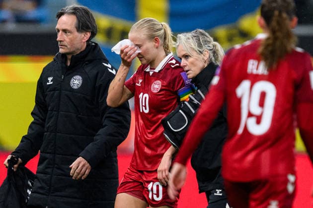 260414 Pernille Harder of Denmark recieves medical attention during the FIFA Women s World Cup Qualifier football match between Sweden and Denmark on April 14, 2026 in Gothenburg. Photo: Carl Sandin BILDBYRAN kod CS CS0928 fotboll football soccer fotball vm-kval kval fifa womens world cup qualifier qualifier sverige sweden danmark denmark dam bbeng women kvinner Copyright: CARLxSANDIN BB260414CS028