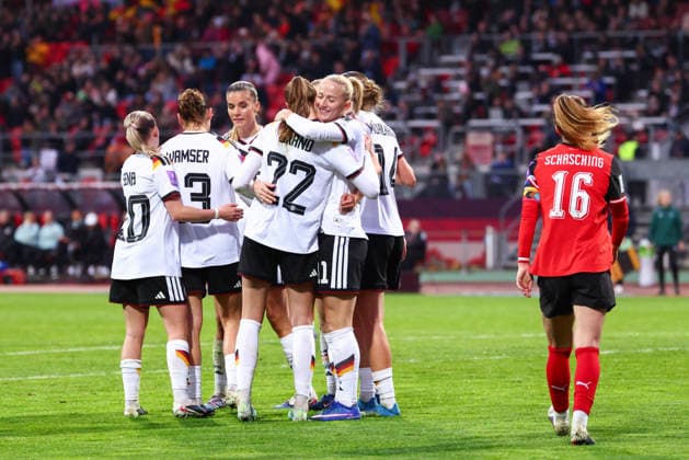 Jule Brand (22, Deutschland), mit Team (Deutschland) Tor zum 4 : 0 beim Spiel zwischen Deutschland v Österreich, Fußball, Frauen, Frauen-WM-Qualifikation, 2025 2026, 3.Spieltag am 14.04.2026 in Nürnberg, Max-Morlock-Stadion. Bayern Deutschland
