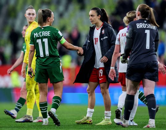 2027 FIFA Women s World Cup European Qualifiers, Polsat Plus Arena, Gdansk, Poland 14 4 2026 Poland vs Republic of Ireland WNT Ireland s Katie McCabe and Poland s Natalia Padilla shake hands after the match Katie McCabe and Natalia Padilla shake hands after the match 14 4 2026  Copyright: x INPHO RyanxByrnex RB1_7180