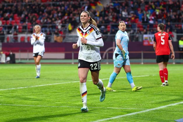 Jule Brand (22, Deutschland) Tor zum 5 : 1 beim Spiel zwischen Deutschland v Österreich, Fußball, Frauen, Frauen-WM-Qualifikation, 2025 2026, 3.Spieltag am 14.04.2026 in Nürnberg, Max-Morlock-Stadion. Bayern Deutschland