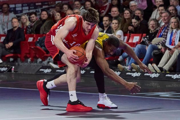 Deutsche Basketball Bundesliga (BBL), FC Bayern München Basketball vs MHP RIESEN Ludwigsburg, München FC Bayern Basketball, Ludwigsburg MHP RIESEN, 2026-04-14 in München (SAP Garden) JESSUP Justinian (FC Bayern München Basketball Shooting Guard (SG) Nr10-FCBB10), HUGHES Elijah (MHP RIESEN Ludwigsburg Small Forward (SF) Nr7-LUD7) sportworld München SAP Garden Bayern Deutschland