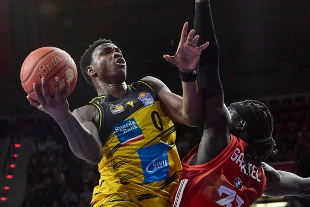Deutsche Basketball Bundesliga (BBL), FC Bayern München Basketball vs MHP RIESEN Ludwigsburg, München FC Bayern Basketball, Ludwigsburg MHP RIESEN, 2026-04-14 in München (SAP Garden) SANE Babacar (MHP RIESEN Ludwigsburg Power Forward (PF) Nr0-LUD0), GABRIEL Wenyen (FC Bayern München Basketball Center (C) Nr32-FCBB32) sportworld München SAP Garden Bayern Deutschland