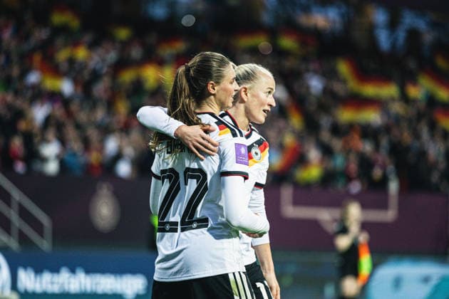 Deutschland: Fußball WM-Qualifikation Europa Frauen 2026, 3. Spieltag - Deutschland vs Österreich - Max-Morlock-Stadion (Nürnberg): Lea Schüller Lea Schuller (Deutsche Frauen Nationalmannschaft, 11) Tor 5:1 Jubel, Emotionen, Freude Brand Jule (Deutsche Frauen Nationalmannschaft, 22) Copyright: xAylinxKreutzsteinx