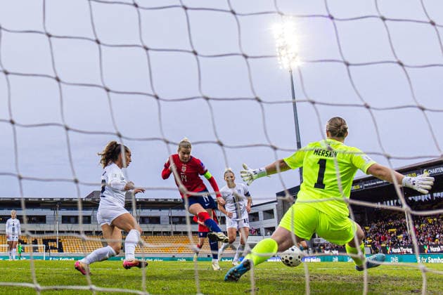 260414 Ada Hegerberg of Norway scores the 5-0 goal during the FIFA Women s World Cup Qualifier football match between Norway and Slovenia on April 14, 2026 in Lillestrom. Photo: Marius Simensen BILDBYRAN COP 238 VG0919 bbeng dam FIFA World Cup, WM, Weltmeisterschaft, Fussball qualifiers football fotball fotboll landskamp norge norway slovenia slovenien soccer vm kvalik vm-kvalifisering kvinner Copyright: MARIUSxSIMENSEN BB260414BB717