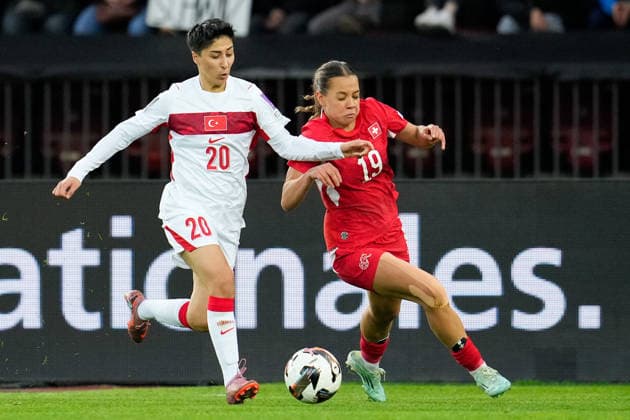 CALCIO - FIFA Mondiali - Women s Qualifiers - Switzerland vs Turkey Elif Keskin 20 (Turkiye) against Iman Beney 19 (Switzerland) during Women s Qualifiers - Switzerland vs Turkey , FIFA World Cup, WM, Weltmeisterschaft, Fussball match in Zurich, Switzerland, April 14 2026 Zurich Switzerland  Copyright: xIPAxSport ABACAx